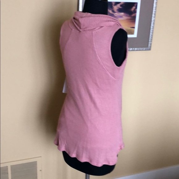 Top - Picture 2 of 3